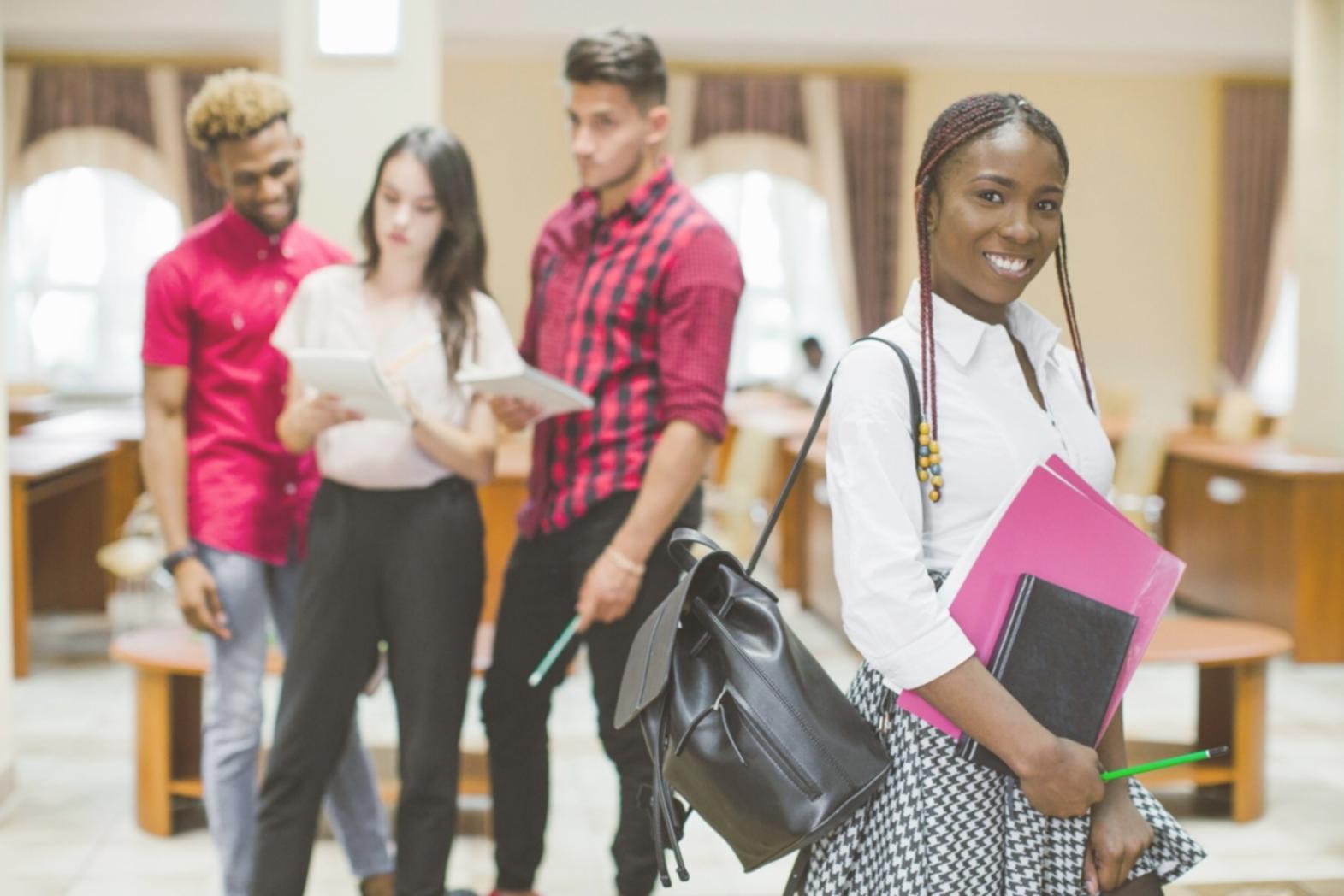 Análisis de datos financieros en pantallas múltiples